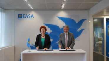 Dr. Andrea Ammon and Luc Tytgat, Acting Executive Director of EASA